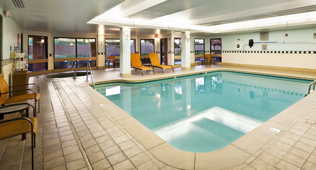 ホテル Courtyard Baton Rouge South エクステリア 写真